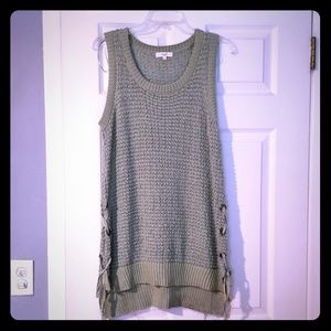 Easel NWOT Sleeveless Sweater Knit Tunic Top L
